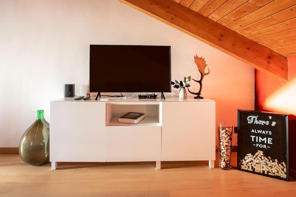 Charming 2.5Room Flat In Center Of Monforte dʼAlba Exterior foto