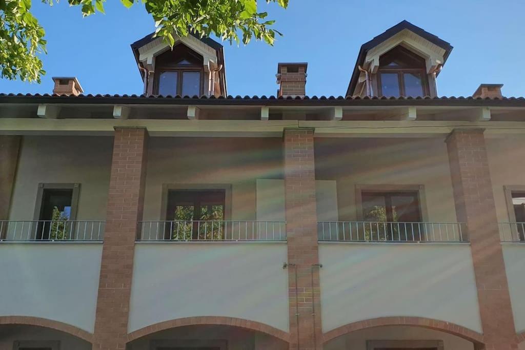 Charming 2.5Room Flat In Center Of Monforte dʼAlba Exterior foto